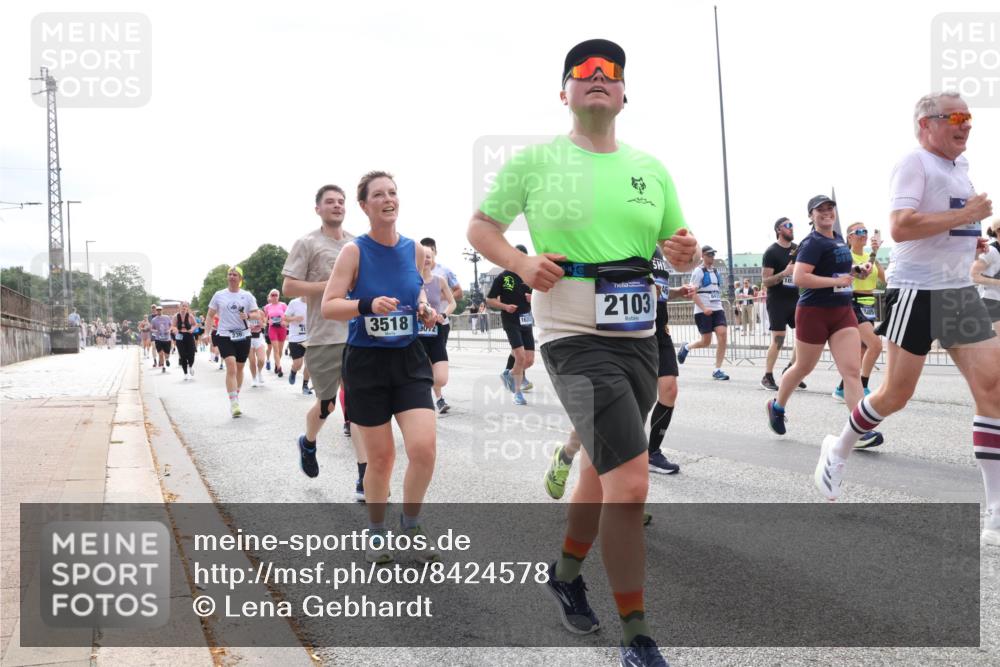 29.06.2025 - hella hamburg halbmarathon Lena Gebhardt http://msf.ph/oto/8424578 29.06.2025 10:43:17 Lombardsbrücke 3518, 3072, 2103, 1149, 1155, 1467, 1788, 1816, 1878, 2103, 2158, 2267, 2361, 2450, 2509, 2971, 3074, 3238, 3329, 3378, 3390, 3518, 3638, 3764, 4056, 4105, 4177, 4302, 4367, 4385, 4680, 5067, 5268, 5370, 5610, 5720, 5755, 5967, 6012, 6096, 6226, 6440, 6931, 7043, 7461, 7872, 7926, 8135, 8161, 8184, 8233, 8408, 8435, 8795, 8991, 9072, 9304, 9378, 9639, 9641, 9644, 9976, 10008, 10083, 10180, 10200, 10202, 11142, 11710, 12151, 13049 meine-sportfotos.de