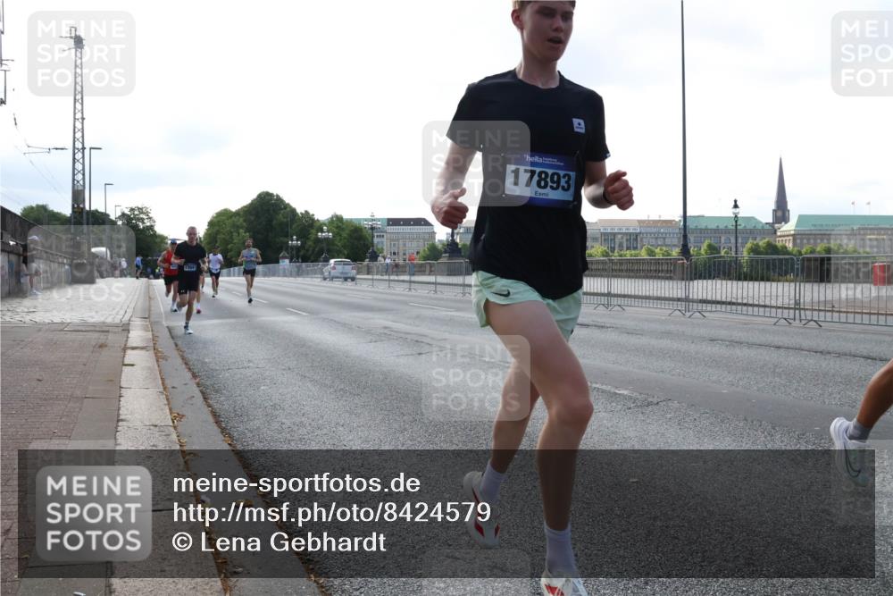 29.06.2025 - hella hamburg halbmarathon Lena Gebhardt http://msf.ph/oto/8424579 29.06.2025 09:43:34 Lombardsbrücke 13941, 17893, 1271, 2075, 2180, 2203, 4338, 5301, 6090, 7380, 8318, 9097, 9385, 9565, 9767, 9804, 10351, 10867, 11994, 12341, 13374, 13941, 14728, 14757, 15023, 15136, 15483, 15671, 17040, 17893, 18037, 18328, 18693, 18695, 18763, 18832, 18989 meine-sportfotos.de