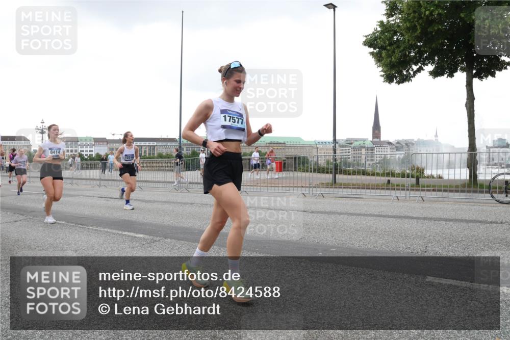 29.06.2025 - hella hamburg halbmarathon Lena Gebhardt http://msf.ph/oto/8424588 29.06.2025 10:53:24 Lombardsbrücke 8414, 12219, 17577, 1340, 1709, 1900, 1906, 1984, 2065, 2291, 2409, 2429, 2988, 3226, 3787, 4195, 4595, 4626, 5428, 5562, 5815, 5857, 6041, 6044, 6135, 6306, 6521, 6913, 6996, 7068, 7483, 7537, 7611, 7681, 7876, 7890, 8189, 8212, 8414, 8515, 8906, 9077, 9456, 9531, 9685, 9764, 9785, 10043, 10175, 10417, 10490, 10568, 10661, 11520, 11524, 12193, 12219, 12700, 13489, 13916, 13917, 14038, 14765, 14807, 14977, 14979, 16137 meine-sportfotos.de