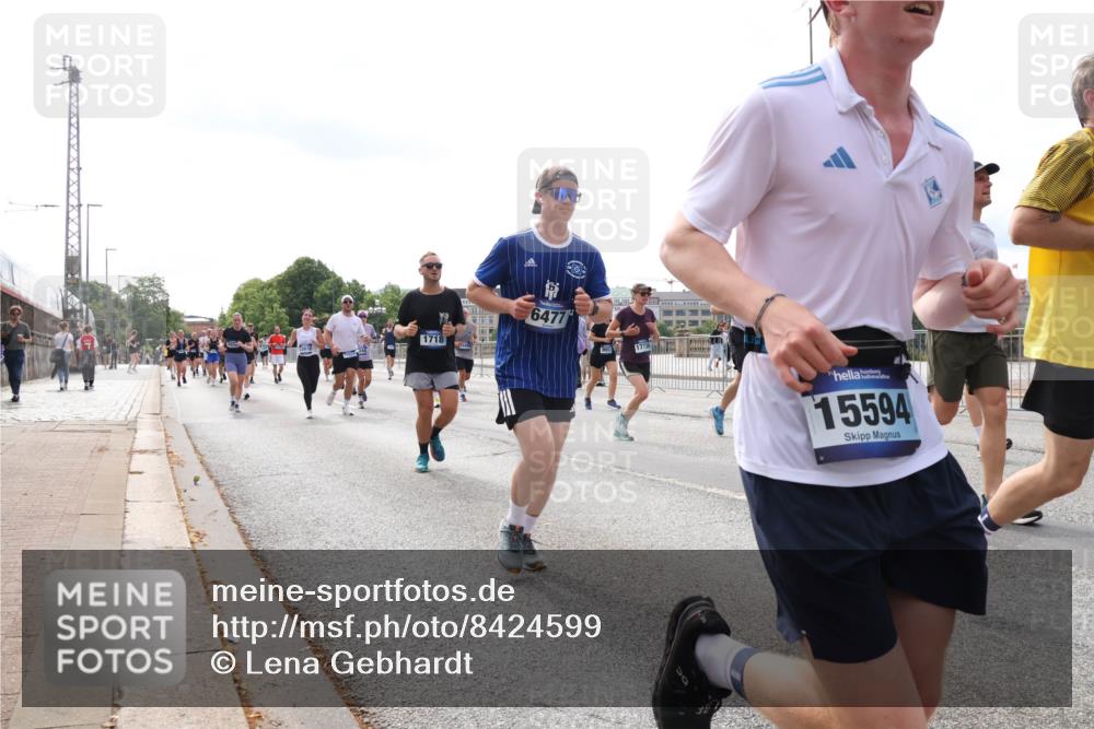 29.06.2025 - hella hamburg halbmarathon Lena Gebhardt http://msf.ph/oto/8424599 29.06.2025 10:19:11 Lombardsbrücke 1718, 6477, 17736, 15594, 1332, 1349, 1521, 1708, 1718, 1755, 2017, 2096, 2311, 2589, 2781, 2795, 2802, 2812, 2821, 2895, 3026, 3105, 3118, 3591, 3592, 3631, 4718, 4722, 4845, 5034, 5080, 5098, 5178, 5264, 5266, 5323, 5429, 5449, 5834, 6194, 6249, 6413, 6477, 6482, 6542, 6736, 7051, 7121, 7143, 7252, 8575, 8761, 8778, 8780, 9252, 9270, 9272, 9549, 9652, 9756, 9757, 9856, 10037, 10039, 10124, 10129, 10467, 10816 meine-sportfotos.de