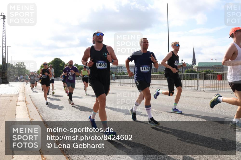 29.06.2025 - hella hamburg halbmarathon Lena Gebhardt http://msf.ph/oto/8424602 29.06.2025 09:52:24 Lombardsbrücke 14449, 15247, 1, 5, 10741, 1468, 1139, 1057, 1139, 1169, 1220, 1312, 1353, 1415, 1468, 1512, 1569, 1604, 1631, 1763, 3305, 3618, 3697, 3852, 4565, 4871, 4915, 5007, 5011, 5047, 5231, 5336, 5690, 5987, 6373, 6550, 6700, 6705, 6711, 6770, 7067, 7185, 7432, 7451, 7710, 7865, 7961, 8564, 8852, 9348, 9358, 9444, 9547, 9659, 10493, 10741, 10796, 10978, 11062, 11495, 11679, 11779, 11821, 12046, 12438, 12772, 13403, 13614, 13728, 14257 meine-sportfotos.de