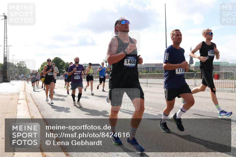 29.06.2025 - hella hamburg halbmarathon Lena Gebhardt http://msf.ph/oto/8424616 29.06.2025 09:52:24 Lombardsbrücke 14449, 5, 10741, 16338, 1468, 1139, 12046, 1057, 1139, 1169, 1220, 1312, 1353, 1415, 1468, 1512, 1569, 1604, 1631, 1763, 3305, 3618, 3697, 3852, 4565, 4871, 4915, 5007, 5011, 5047, 5231, 5336, 5690, 5987, 6373, 6550, 6700, 6705, 6711, 6770, 7067, 7185, 7432, 7451, 7710, 7865, 7961, 8564, 8852, 9348, 9358, 9444, 9547, 9659, 10493, 10741, 10796, 10978, 11062, 11495, 11679, 11779, 11821, 12046, 12438, 12772, 13403, 13614, 13728, 14257 meine-sportfotos.de