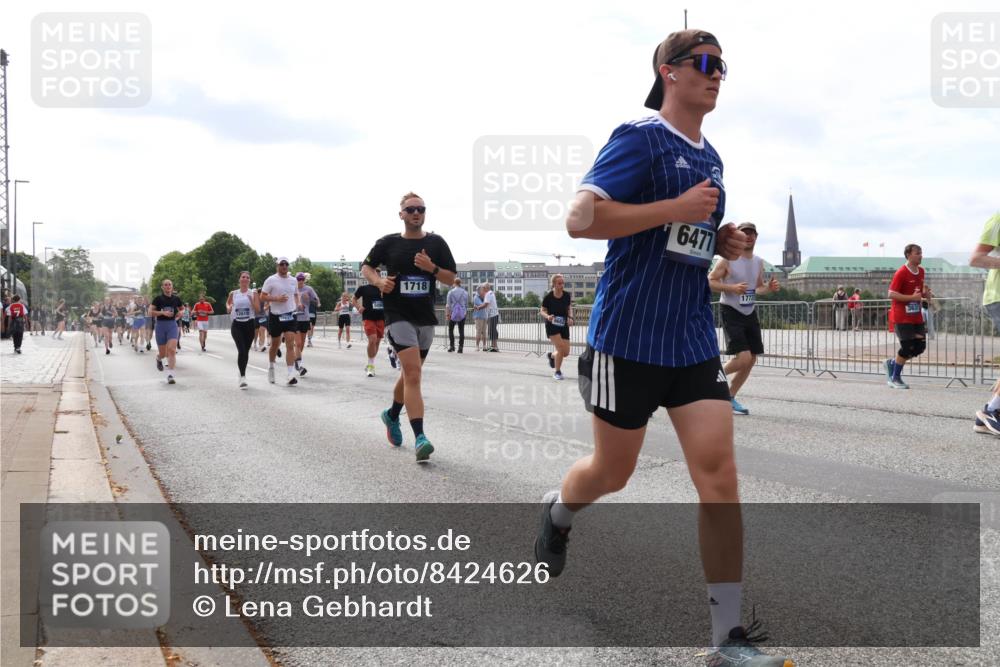 29.06.2025 - hella hamburg halbmarathon Lena Gebhardt http://msf.ph/oto/8424626 29.06.2025 10:19:12 Lombardsbrücke 1718, 6477, 1773, 363, 1332, 1349, 1521, 1708, 1718, 1755, 2017, 2096, 2311, 2589, 2781, 2795, 2802, 2812, 2821, 2895, 3026, 3105, 3118, 3591, 3592, 3631, 4718, 4722, 4845, 5034, 5080, 5098, 5178, 5264, 5266, 5323, 5429, 5449, 5834, 6194, 6249, 6413, 6477, 6482, 6542, 6736, 7051, 7121, 7143, 7252, 8537, 8575, 8761, 8778, 8780, 9252, 9270, 9272, 9549, 9652, 9756, 9757, 9856, 10037, 10039, 10124, 10129, 10467, 10816 meine-sportfotos.de
