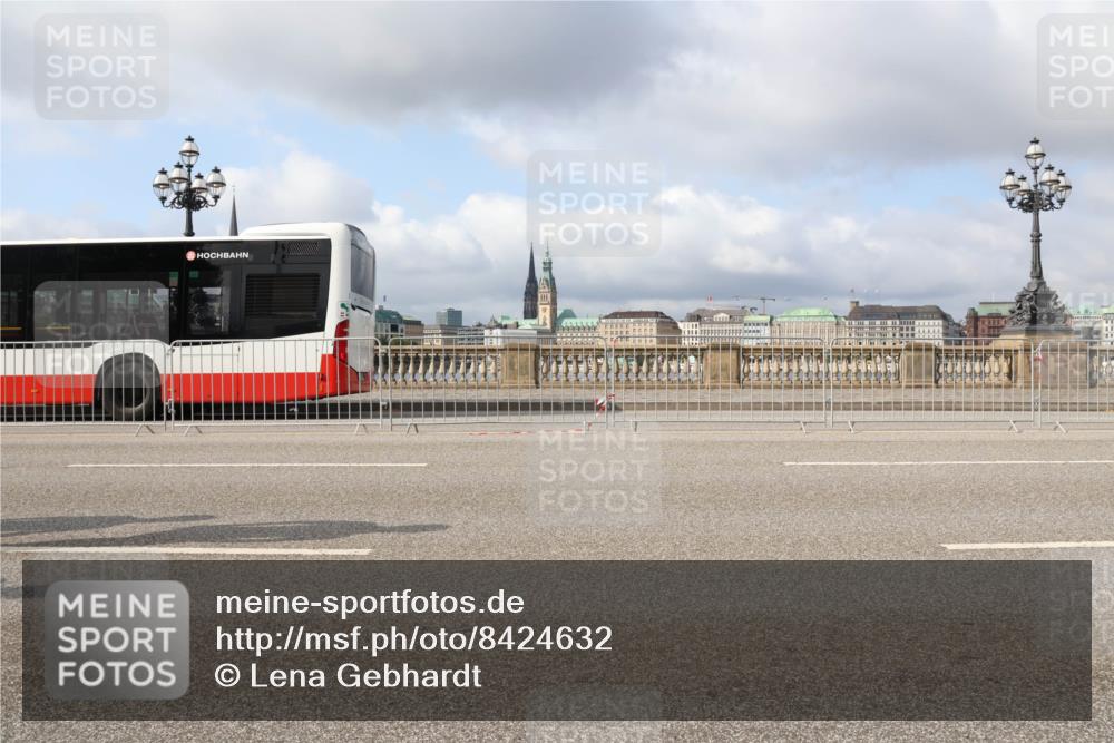 29.06.2025 - hella hamburg halbmarathon Lena Gebhardt http://msf.ph/oto/8424632 29.06.2025 08:58:44 Lombardsbrücke  meine-sportfotos.de