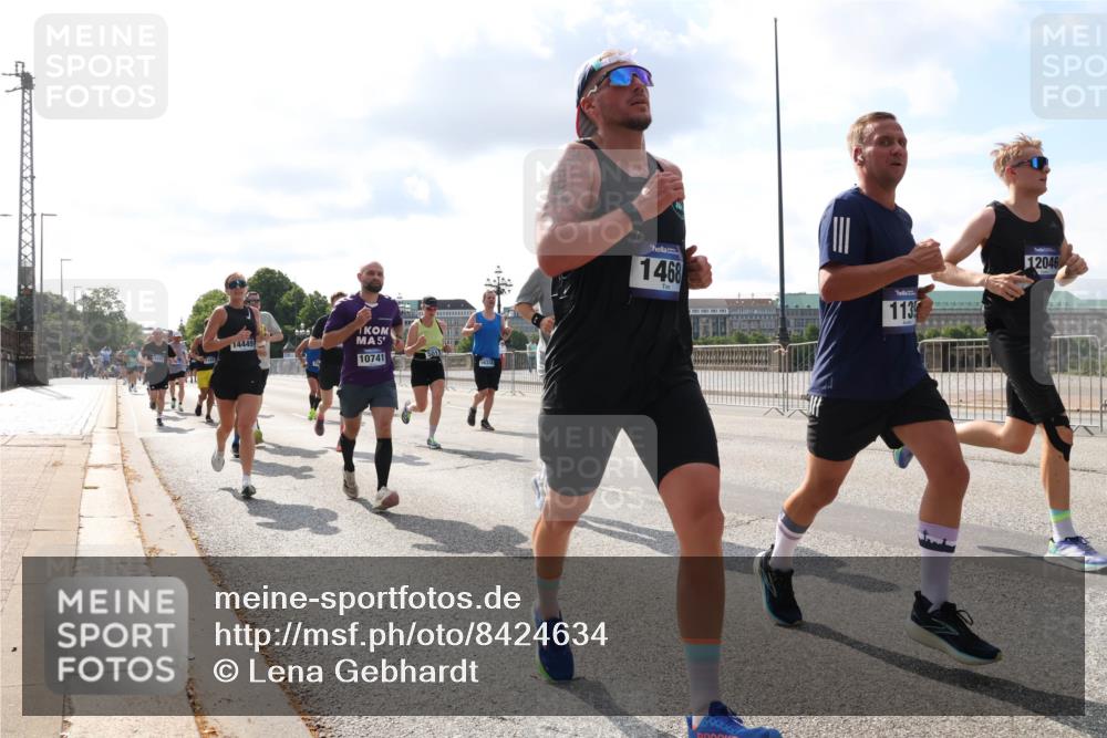 29.06.2025 - hella hamburg halbmarathon Lena Gebhardt http://msf.ph/oto/8424634 29.06.2025 09:52:24 Lombardsbrücke 14449, 5, 10741, 1468, 113, 12046, 1057, 1139, 1169, 1220, 1312, 1353, 1415, 1468, 1512, 1569, 1604, 1631, 1763, 3305, 3618, 3697, 3852, 4565, 4871, 4915, 5007, 5011, 5047, 5231, 5336, 5690, 5987, 6373, 6550, 6700, 6705, 6711, 6770, 7067, 7185, 7432, 7451, 7710, 7865, 7961, 8564, 8852, 9348, 9358, 9444, 9547, 9659, 10493, 10741, 10796, 10978, 11062, 11495, 11679, 11779, 11821, 12046, 12438, 12772, 13403, 13614, 13728, 14257 meine-sportfotos.de
