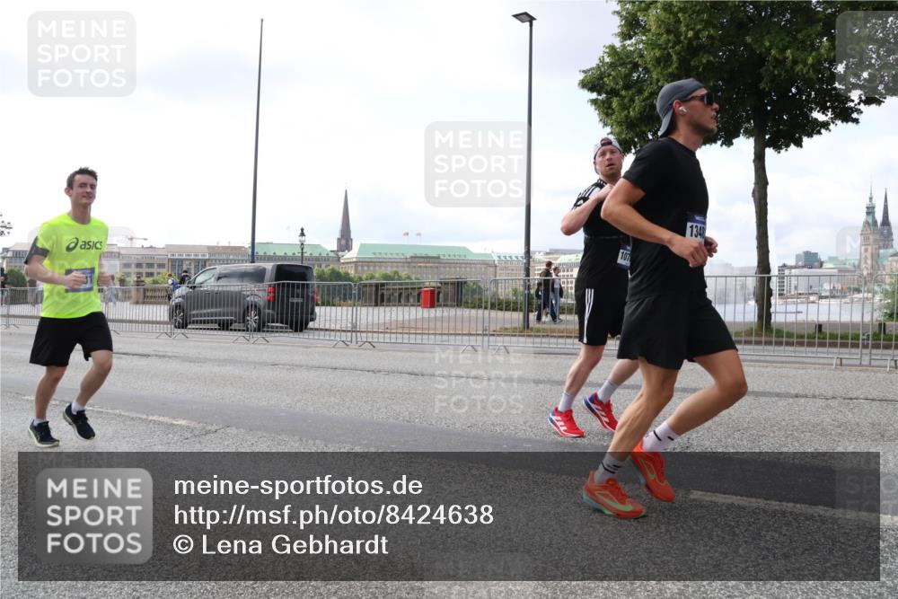 29.06.2025 - hella hamburg halbmarathon Lena Gebhardt http://msf.ph/oto/8424638 29.06.2025 10:06:20 Lombardsbrücke 107, 1348, 1245, 1448, 1766, 1830, 1842, 3062, 4169, 4542, 4666, 4868, 5431, 6014, 6314, 6664, 7138, 7741, 8051, 8316, 9361, 9560, 10214, 10297, 10736, 10781, 10886, 12371, 13042, 13054, 13475, 13481, 13863, 14369, 14607, 14987, 15113, 15145, 15229, 15462, 15537, 15766, 15772, 15858, 16441, 16687, 17059, 17239, 17746, 17885, 18042, 18575, 18577, 18652, 18768, 18857, 18910, 18913, 18966 meine-sportfotos.de