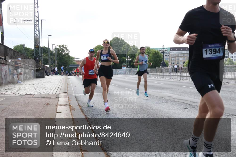 29.06.2025 - hella hamburg halbmarathon Lena Gebhardt http://msf.ph/oto/8424649 29.06.2025 09:43:37 Lombardsbrücke 18763, 1513, 2203, 13941, 1271, 2075, 2180, 2203, 3189, 5301, 6090, 7380, 8318, 9385, 9565, 9767, 9804, 10351, 10867, 11150, 13374, 13941, 14757, 15023, 15136, 15483, 15671, 17040, 17893, 18037, 18328, 18693, 18695, 18763, 18832, 18989 meine-sportfotos.de