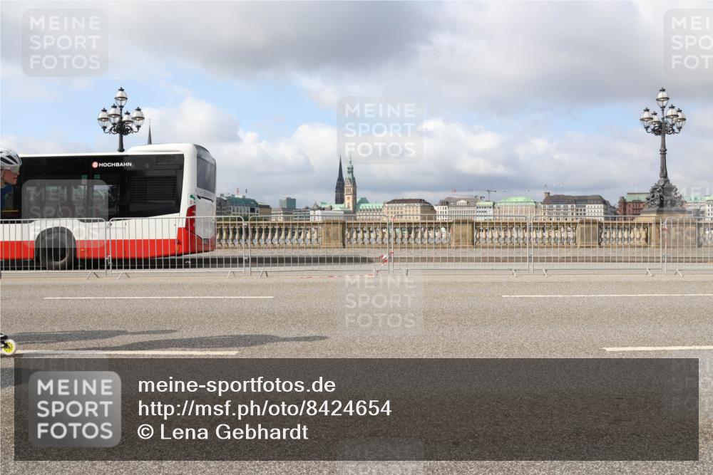 29.06.2025 - hella hamburg halbmarathon Lena Gebhardt http://msf.ph/oto/8424654 29.06.2025 08:58:44 Lombardsbrücke  meine-sportfotos.de