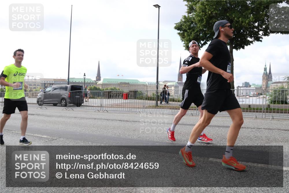 29.06.2025 - hella hamburg halbmarathon Lena Gebhardt http://msf.ph/oto/8424659 29.06.2025 10:06:21 Lombardsbrücke 1245, 1448, 1766, 1830, 1842, 3062, 4169, 4542, 4666, 4868, 5431, 5951, 6014, 6314, 6664, 7138, 7741, 8051, 8316, 9361, 9560, 10214, 10297, 10736, 10781, 10886, 12371, 13042, 13054, 13475, 13481, 13863, 14369, 14607, 14987, 15113, 15145, 15229, 15377, 15462, 15537, 15766, 15772, 15858, 16441, 16687, 17059, 17239, 17746, 17885, 18042, 18575, 18577, 18652, 18768, 18857, 18910, 18913, 18966 meine-sportfotos.de