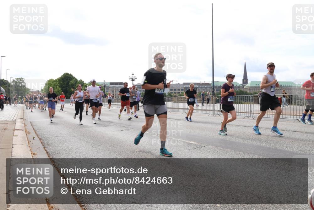 29.06.2025 - hella hamburg halbmarathon Lena Gebhardt http://msf.ph/oto/8424663 29.06.2025 10:19:12 Lombardsbrücke 1718, 17736, 1775, 1332, 1349, 1521, 1708, 1718, 1755, 2017, 2096, 2311, 2589, 2781, 2795, 2802, 2812, 2821, 2895, 3026, 3105, 3118, 3591, 3592, 3631, 4718, 4722, 4845, 5034, 5080, 5098, 5178, 5264, 5266, 5323, 5429, 5449, 5834, 6194, 6249, 6413, 6477, 6482, 6542, 6736, 7051, 7121, 7143, 7252, 8537, 8575, 8761, 8778, 8780, 9252, 9270, 9272, 9549, 9652, 9756, 9757, 9856, 10037, 10039, 10124, 10129, 10467, 10816 meine-sportfotos.de
