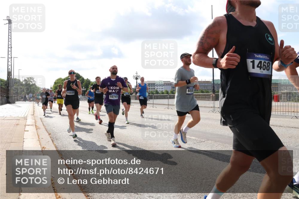 29.06.2025 - hella hamburg halbmarathon Lena Gebhardt http://msf.ph/oto/8424671 29.06.2025 09:52:24 Lombardsbrücke 1481, 14449, 1, 5, 10741, 5011, 655, 1468, 1057, 1139, 1169, 1220, 1312, 1353, 1415, 1468, 1512, 1569, 1604, 1631, 1763, 3305, 3618, 3697, 3852, 4565, 4871, 4915, 5007, 5011, 5047, 5231, 5336, 5690, 5987, 6373, 6550, 6700, 6705, 6711, 6770, 7067, 7185, 7432, 7451, 7710, 7865, 7961, 8564, 8852, 9348, 9358, 9444, 9547, 9659, 10493, 10741, 10796, 10978, 11062, 11495, 11679, 11779, 11821, 12046, 12438, 12772, 13403, 13614, 13728, 14257 meine-sportfotos.de