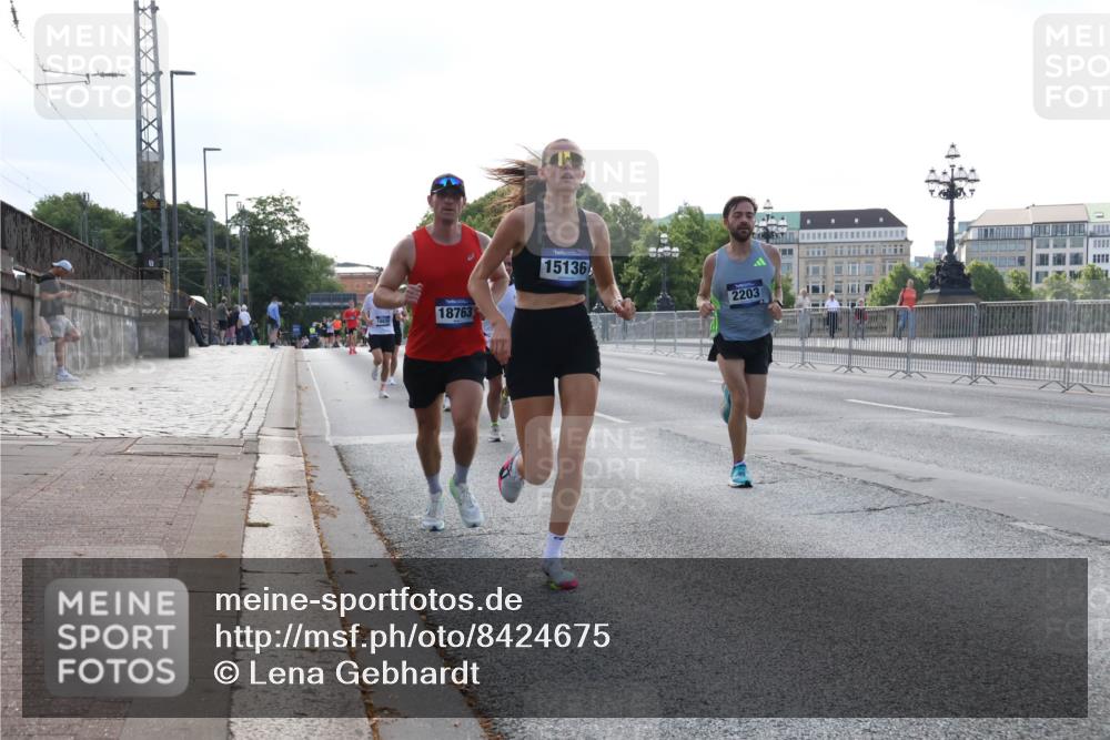 29.06.2025 - hella hamburg halbmarathon Lena Gebhardt http://msf.ph/oto/8424675 29.06.2025 09:43:37 Lombardsbrücke 18763, 15136, 2203, 1271, 2075, 2180, 2203, 3189, 5301, 6090, 7380, 8318, 9385, 9565, 9767, 9804, 10351, 10867, 11150, 13374, 13941, 14757, 15023, 15136, 15483, 15671, 17040, 17893, 18037, 18328, 18693, 18695, 18763, 18832, 18989 meine-sportfotos.de