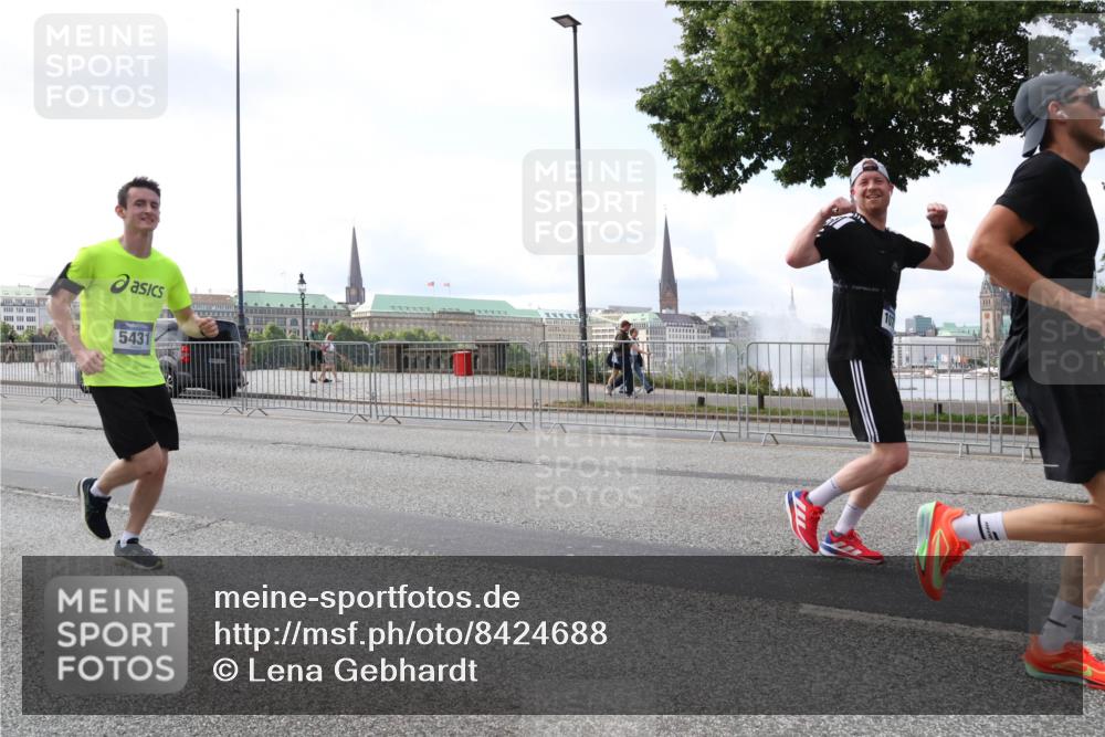 29.06.2025 - hella hamburg halbmarathon Lena Gebhardt http://msf.ph/oto/8424688 29.06.2025 10:06:21 Lombardsbrücke 5431, 1245, 1448, 1766, 1830, 1842, 3062, 4169, 4542, 4666, 4868, 5431, 5951, 6014, 6314, 6664, 7138, 7741, 8051, 8316, 9361, 9560, 10214, 10297, 10736, 10781, 10886, 12371, 13042, 13054, 13475, 13481, 13863, 14369, 14607, 14987, 15113, 15145, 15229, 15377, 15462, 15537, 15766, 15772, 15858, 16441, 16687, 17059, 17239, 17746, 17885, 18042, 18575, 18577, 18652, 18768, 18857, 18910, 18913, 18966 meine-sportfotos.de
