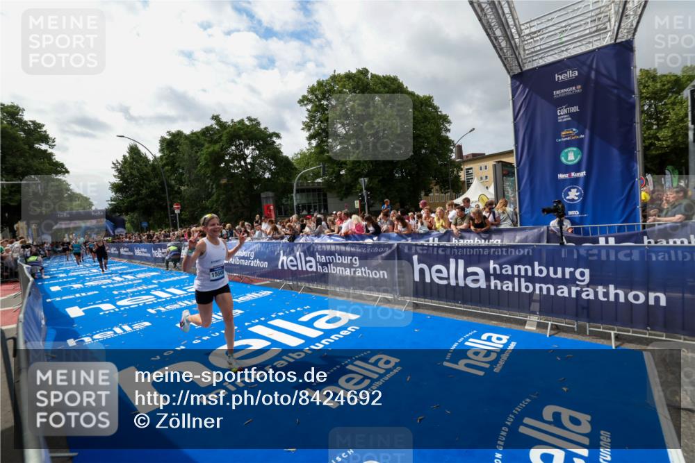 29.06.2025 - hella hamburg halbmarathon Zöllner http://msf.ph/oto/8424692 29.06.2025 10:34:02 Ziel 9345, 9519, 11227, 13493, 13494, 14448, 15268, 15500, 17877 meine-sportfotos.de