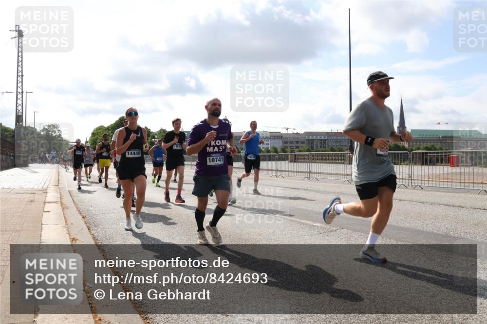 29.06.2025 - hella hamburg halbmarathon Lena Gebhardt http://msf.ph/oto/8424693 29.06.2025 09:52:25 Lombardsbrücke 14813, 15247, 5, 1169, 14449, 10741, 16338, 1057, 1139, 1169, 1220, 1312, 1353, 1415, 1468, 1512, 1569, 1604, 1631, 1763, 3305, 3618, 3697, 3852, 4565, 4871, 4915, 5007, 5011, 5047, 5231, 5336, 5690, 5987, 6373, 6550, 6705, 6711, 7067, 7185, 7432, 7451, 7710, 7865, 7961, 8564, 8852, 9348, 9444, 9547, 9659, 10493, 10741, 10796, 10978, 11062, 11495, 11679, 11779, 11821, 12046, 12438, 12772, 13403, 13614, 13728, 14257 meine-sportfotos.de