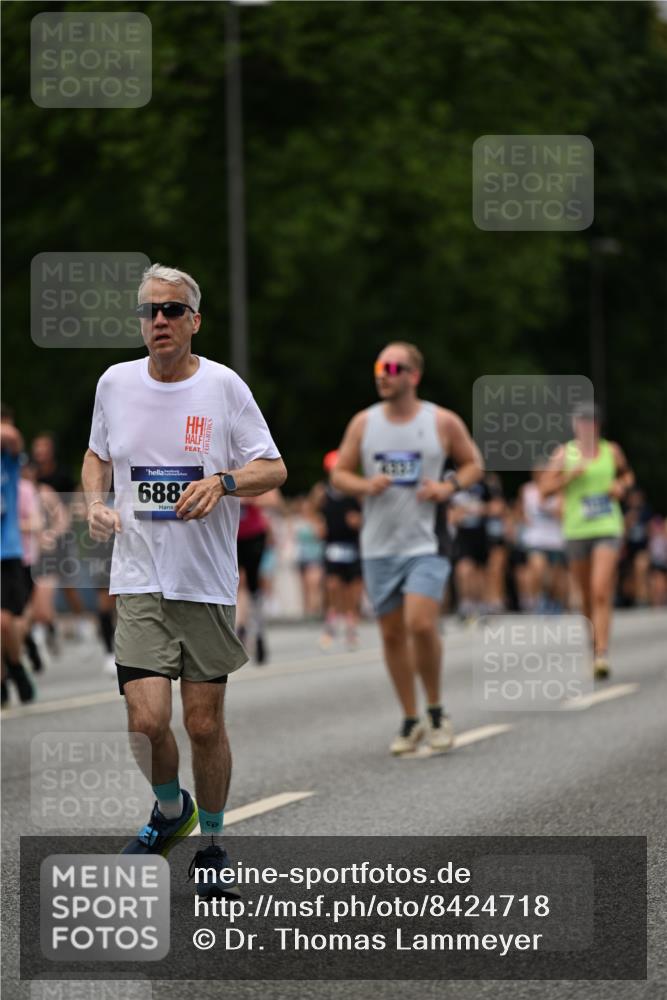 29.06.2025 - hella hamburg halbmarathon Dr. Thomas Lammeyer http://msf.ph/oto/8424718 29.06.2025 10:49:36 Kennedybrücke 1024, 1774, 1798, 2550, 2779, 3570, 4275, 4337, 4388, 5099, 5949, 6841, 6888, 7216, 7859, 7912, 8745, 8907, 9084, 9085, 10668, 10727 meine-sportfotos.de