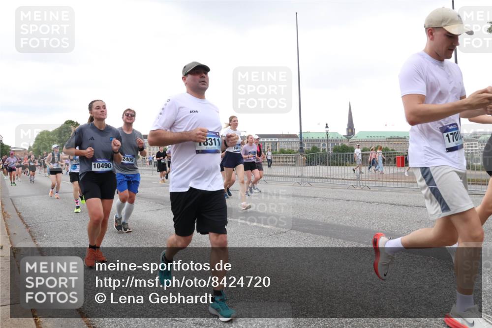 29.06.2025 - hella hamburg halbmarathon Lena Gebhardt http://msf.ph/oto/8424720 29.06.2025 10:53:26 Lombardsbrücke 1332, 2409, 10490, 3311, 14419, 17012, 1340, 1709, 1900, 1906, 1984, 2065, 2291, 2409, 2429, 2988, 3226, 3787, 4195, 4595, 4626, 5428, 5562, 5815, 5857, 6041, 6044, 6135, 6306, 6521, 6913, 6996, 7039, 7068, 7483, 7537, 7611, 7681, 7876, 7890, 8189, 8212, 8414, 8515, 8906, 9077, 9456, 9531, 9685, 9764, 9771, 9785, 10043, 10175, 10417, 10490, 10568, 10661, 11520, 11524, 12193, 12219, 12700, 13489, 13916, 13917, 14038, 14807, 14977, 14979, 16137 meine-sportfotos.de