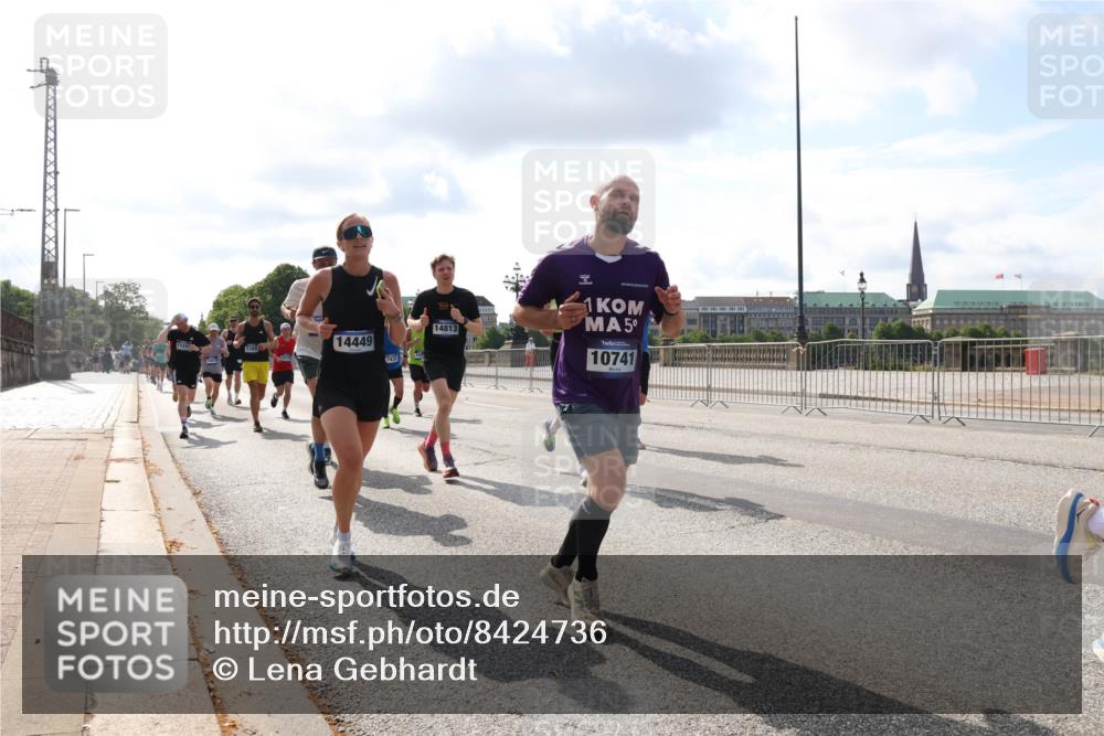 29.06.2025 - hella hamburg halbmarathon Lena Gebhardt http://msf.ph/oto/8424736 29.06.2025 09:52:25 Lombardsbrücke 14813, 1169, 14449, 1, 5, 10741, 1057, 1139, 1169, 1220, 1312, 1353, 1415, 1468, 1512, 1569, 1604, 1631, 1763, 3305, 3618, 3697, 3852, 4565, 4871, 4915, 5007, 5011, 5047, 5231, 5336, 5690, 5987, 6373, 6550, 6705, 6711, 7067, 7185, 7432, 7451, 7710, 7865, 7961, 8564, 8852, 9348, 9444, 9547, 9659, 10493, 10741, 10796, 10978, 11062, 11495, 11679, 11779, 11821, 12046, 12438, 12772, 13403, 13614, 13728, 14257 meine-sportfotos.de