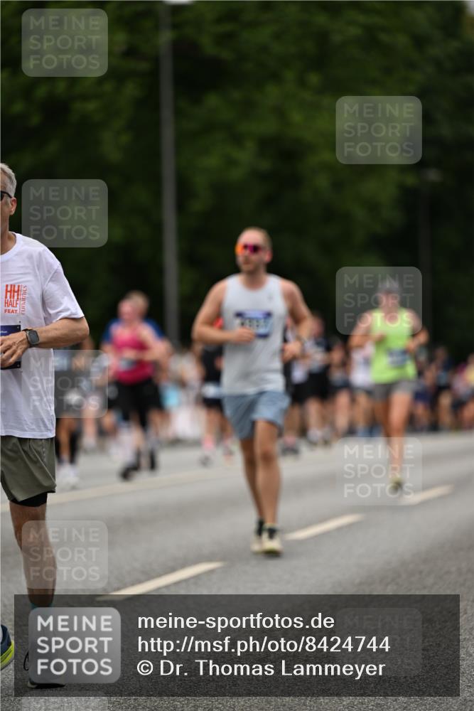 29.06.2025 - hella hamburg halbmarathon Dr. Thomas Lammeyer http://msf.ph/oto/8424744 29.06.2025 10:49:37 Kennedybrücke 1024, 1774, 1798, 2550, 2779, 3570, 4275, 4337, 4388, 5099, 5949, 6841, 6888, 7216, 7859, 7912, 8745, 8907, 9084, 9085, 10668, 10727 meine-sportfotos.de