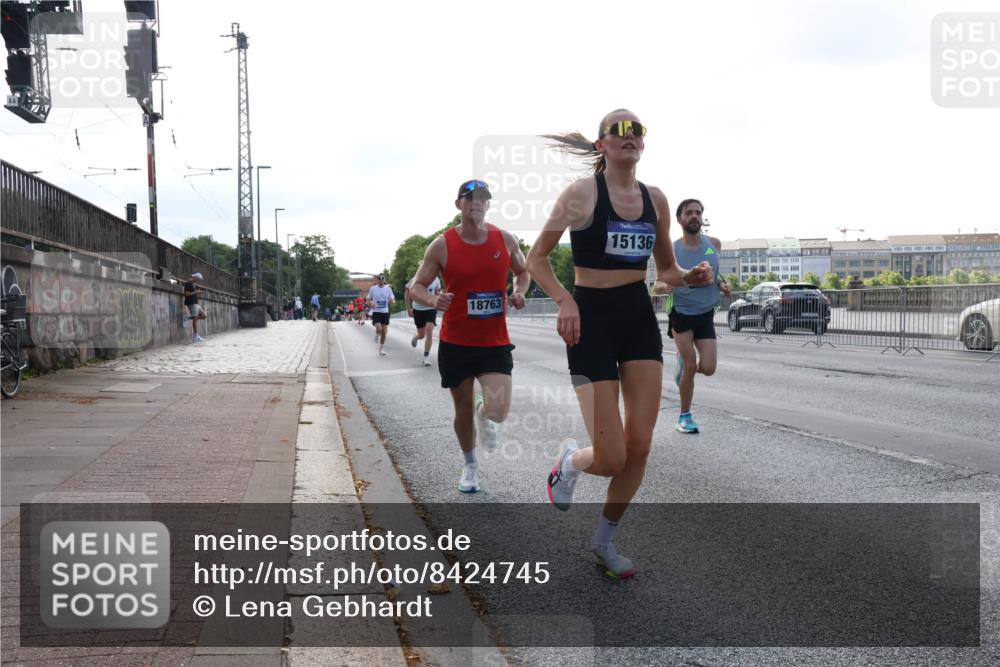 29.06.2025 - hella hamburg halbmarathon Lena Gebhardt http://msf.ph/oto/8424745 29.06.2025 09:43:38 Lombardsbrücke 18763, 15136, 1271, 2075, 2180, 2203, 3189, 6090, 7380, 8318, 9565, 9767, 9804, 10351, 10867, 11150, 13374, 13941, 14757, 15023, 15136, 15483, 15671, 17040, 17893, 18037, 18328, 18693, 18695, 18763, 18832, 18989 meine-sportfotos.de