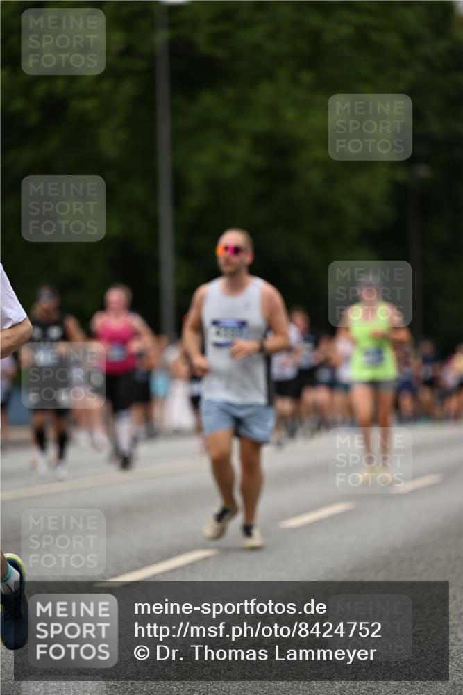 29.06.2025 - hella hamburg halbmarathon Dr. Thomas Lammeyer http://msf.ph/oto/8424752 29.06.2025 10:49:37 Kennedybrücke 1024, 1774, 1798, 2550, 2779, 3570, 4275, 4337, 4388, 5099, 5949, 6841, 6888, 7216, 7859, 7912, 8745, 8907, 9084, 9085, 10668, 10727 meine-sportfotos.de