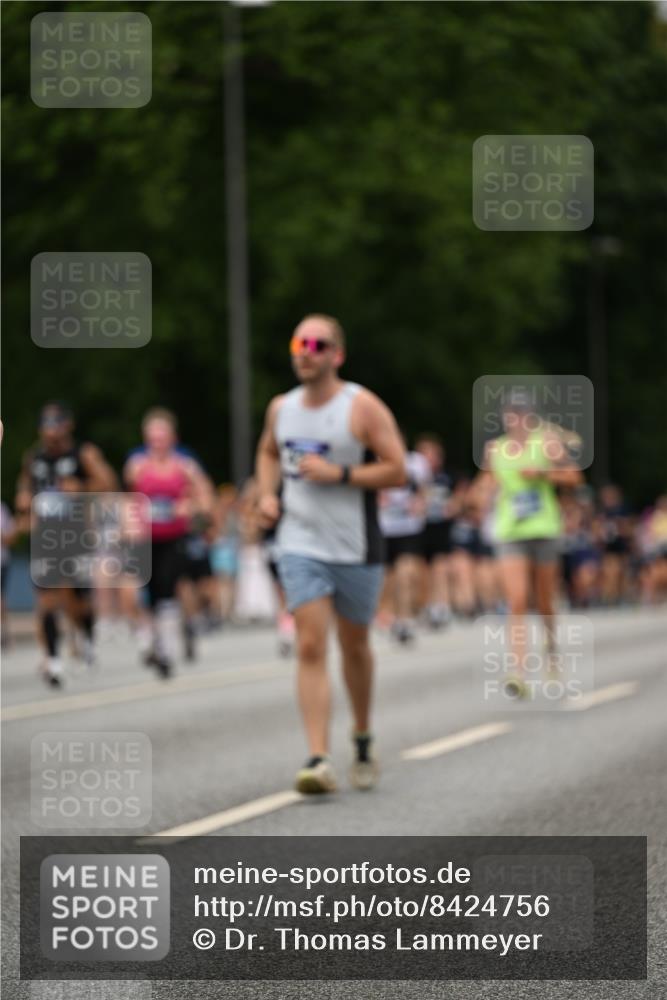 29.06.2025 - hella hamburg halbmarathon Dr. Thomas Lammeyer http://msf.ph/oto/8424756 29.06.2025 10:49:37 Kennedybrücke 1024, 1774, 1798, 2550, 2779, 3570, 4275, 4337, 4388, 5099, 5949, 6841, 6888, 7216, 7859, 7912, 8745, 8907, 9084, 9085, 10668, 10727 meine-sportfotos.de