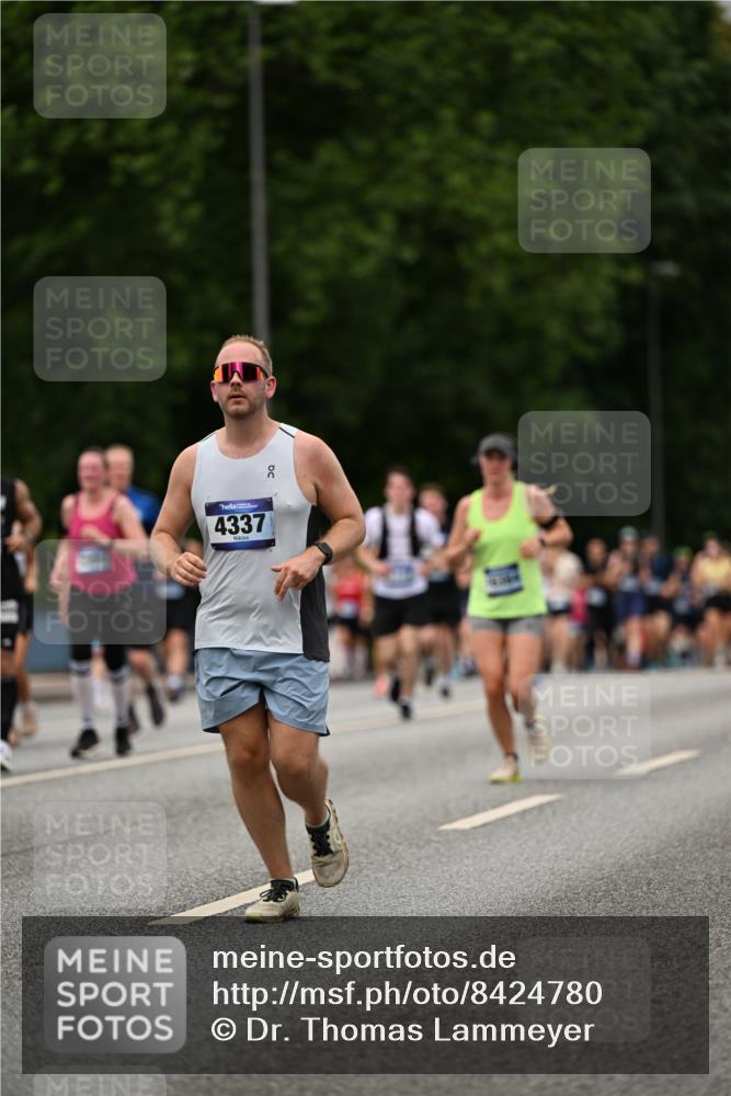 29.06.2025 - hella hamburg halbmarathon Dr. Thomas Lammeyer http://msf.ph/oto/8424780 29.06.2025 10:49:38 Kennedybrücke 1024, 1774, 1798, 2550, 2779, 3570, 4275, 4337, 4388, 5099, 5949, 6841, 6888, 7216, 7859, 7912, 8745, 8907, 9084, 9085, 10562, 10668, 10727 meine-sportfotos.de