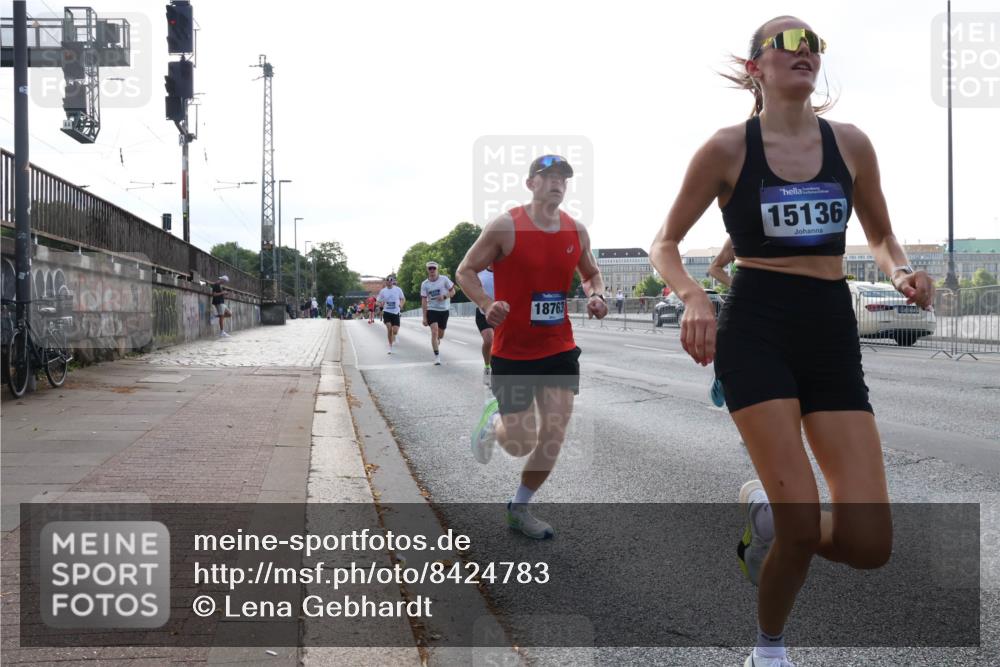 29.06.2025 - hella hamburg halbmarathon Lena Gebhardt http://msf.ph/oto/8424783 29.06.2025 09:43:38 Lombardsbrücke 18763, 15136, 1271, 2075, 2180, 2203, 3189, 6090, 7380, 8318, 9565, 9767, 9804, 10351, 10867, 11150, 13374, 13941, 14757, 15023, 15136, 15483, 15671, 17040, 17893, 18037, 18328, 18693, 18695, 18763, 18832, 18989 meine-sportfotos.de