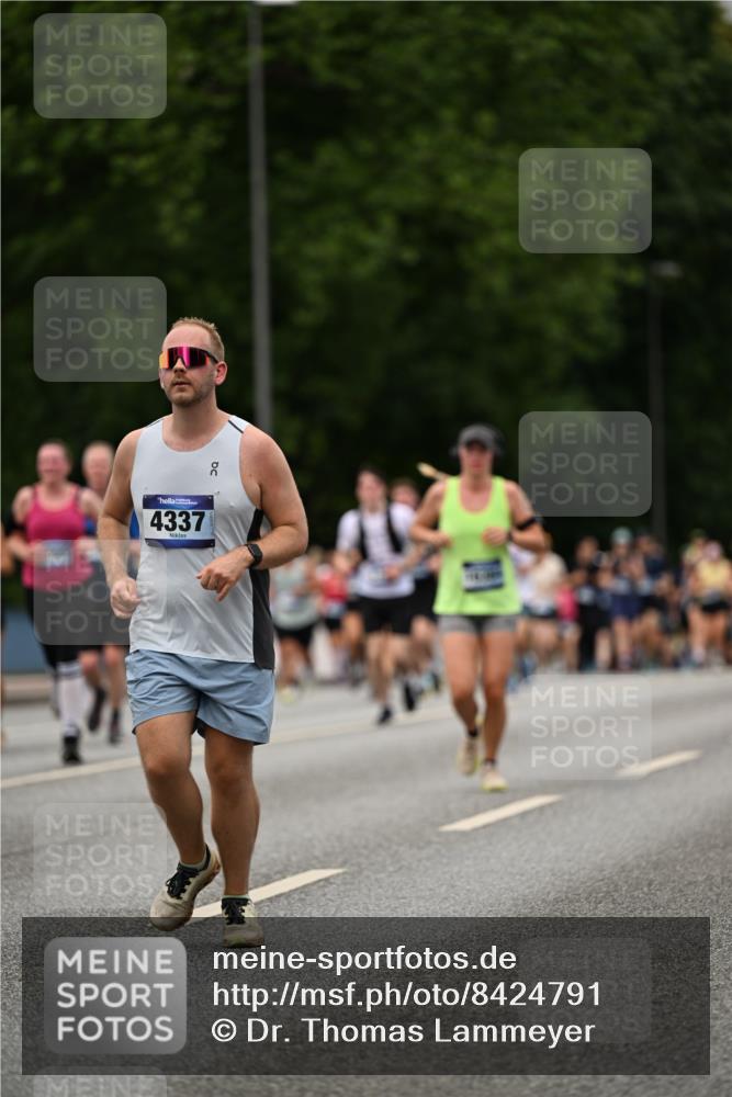 29.06.2025 - hella hamburg halbmarathon Dr. Thomas Lammeyer http://msf.ph/oto/8424791 29.06.2025 10:49:39 Kennedybrücke 1024, 1774, 1798, 2550, 2779, 3570, 4275, 4337, 4388, 5099, 5949, 6841, 6888, 7216, 7859, 7912, 8745, 8907, 9084, 9085, 10562, 10668, 10727 meine-sportfotos.de