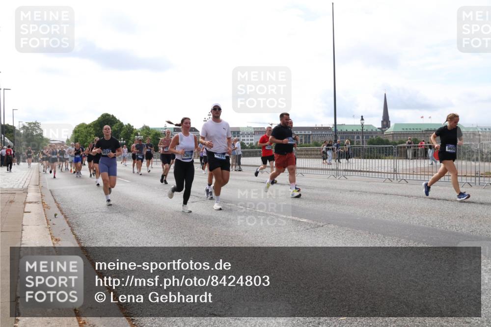 29.06.2025 - hella hamburg halbmarathon Lena Gebhardt http://msf.ph/oto/8424803 29.06.2025 10:19:14 Lombardsbrücke 5034, 12619, 2621, 1342, 9652, 1332, 1349, 1708, 1718, 1755, 2017, 2096, 2311, 2589, 2781, 2795, 2802, 2812, 2895, 2993, 2995, 3026, 3105, 3118, 3631, 4718, 4722, 4845, 5034, 5080, 5098, 5178, 5264, 5266, 5323, 5429, 5449, 5834, 6194, 6249, 6413, 6477, 6482, 6542, 6736, 6939, 7051, 7121, 7143, 7252, 8537, 8575, 8761, 8778, 8780, 9252, 9270, 9272, 9549, 9652, 9756, 9757, 9856, 10037, 10039, 10124, 10129, 10467, 10816 meine-sportfotos.de
