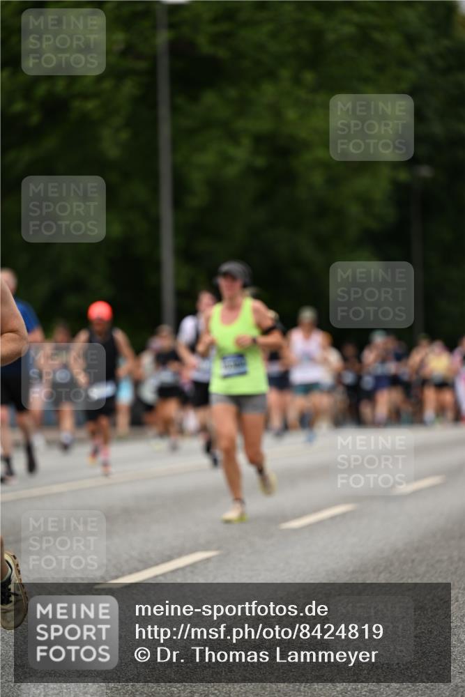 29.06.2025 - hella hamburg halbmarathon Dr. Thomas Lammeyer http://msf.ph/oto/8424819 29.06.2025 10:49:40 Kennedybrücke 1024, 1774, 1798, 2550, 2779, 3570, 4275, 4337, 4388, 5099, 5949, 6841, 6888, 7859, 7912, 8745, 8907, 9084, 10562, 10668, 10727 meine-sportfotos.de