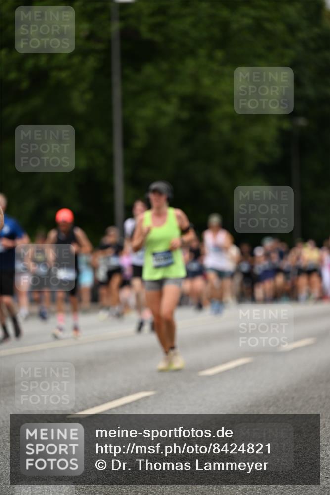 29.06.2025 - hella hamburg halbmarathon Dr. Thomas Lammeyer http://msf.ph/oto/8424821 29.06.2025 10:49:40 Kennedybrücke 1024, 1774, 1798, 2550, 2779, 3570, 4275, 4337, 4388, 5099, 5949, 6841, 6888, 7859, 7912, 8745, 8907, 9084, 10562, 10668, 10727 meine-sportfotos.de