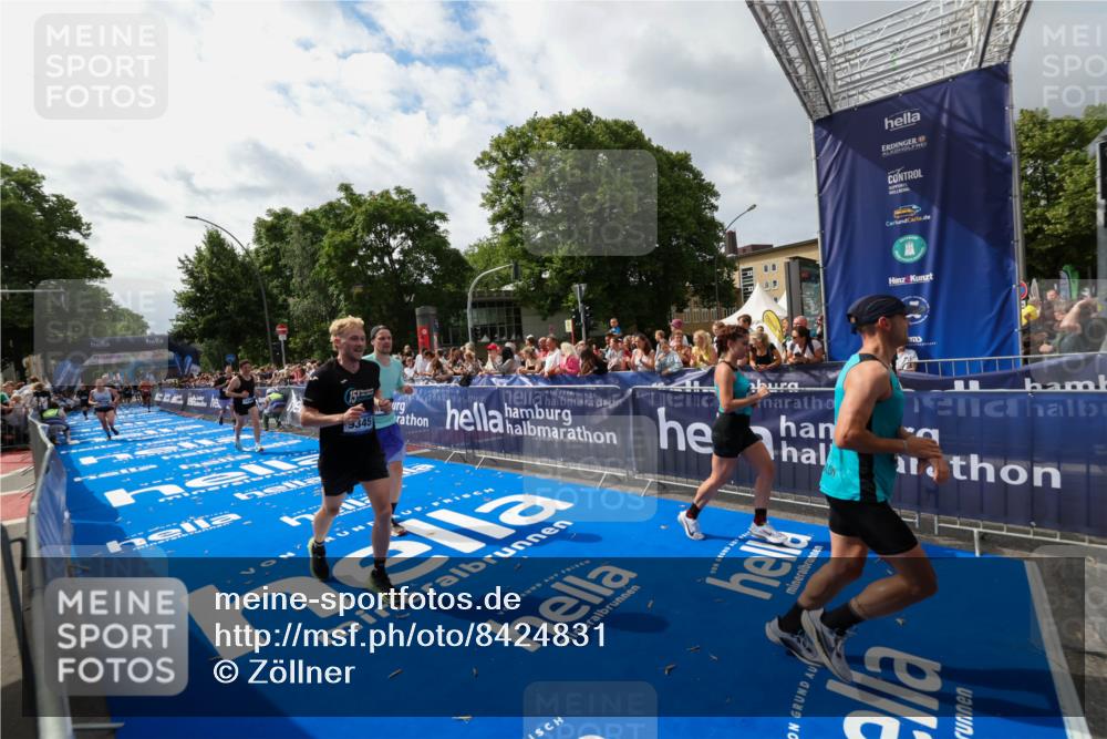 29.06.2025 - hella hamburg halbmarathon Zöllner http://msf.ph/oto/8424831 29.06.2025 10:34:08 Ziel 9345, 9376, 11019, 11202, 11227, 13066, 13493, 13494, 14448, 15268, 16724, 17751, 17877 meine-sportfotos.de
