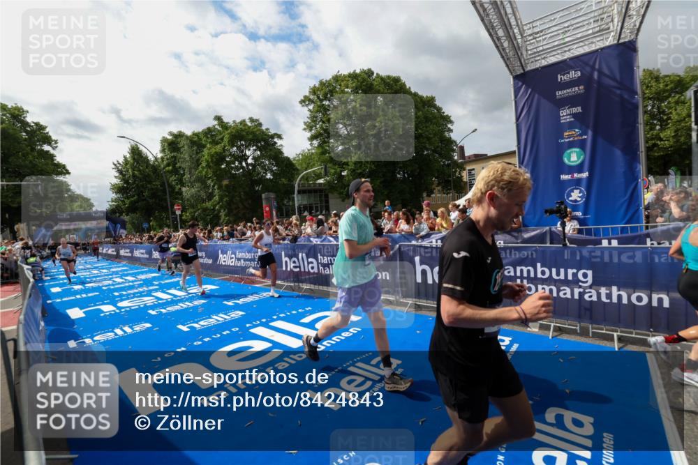 29.06.2025 - hella hamburg halbmarathon Zöllner http://msf.ph/oto/8424843 29.06.2025 10:34:09 Ziel 9345, 9376, 11019, 11202, 11227, 13066, 13494, 14448, 16724, 17751, 17877 meine-sportfotos.de