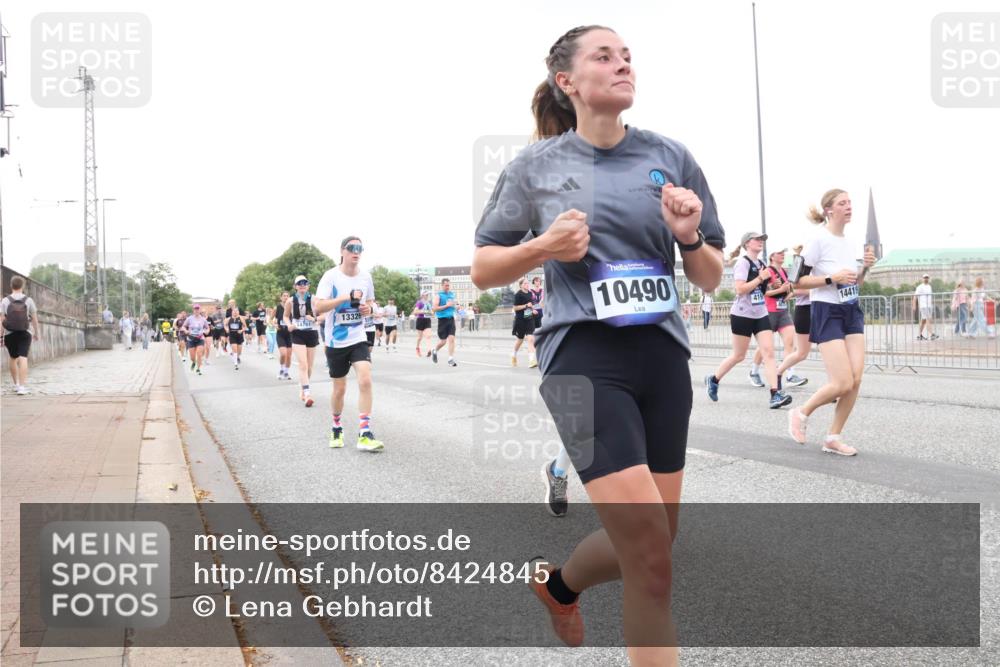 29.06.2025 - hella hamburg halbmarathon Lena Gebhardt http://msf.ph/oto/8424845 29.06.2025 10:53:27 Lombardsbrücke 13326, 10490, 419, 14419, 1340, 1709, 1900, 1906, 1984, 2065, 2291, 2409, 2429, 3226, 4195, 4595, 4626, 5428, 5562, 5815, 5856, 5857, 6041, 6044, 6135, 6306, 6521, 6913, 6996, 7039, 7068, 7483, 7537, 7611, 7681, 7876, 7890, 8189, 8212, 8414, 8515, 8906, 9077, 9456, 9531, 9685, 9764, 9771, 9785, 10043, 10175, 10490, 10661, 11520, 11524, 12193, 12219, 12700, 13489, 13916, 13917, 14038, 14977, 14979, 16137 meine-sportfotos.de