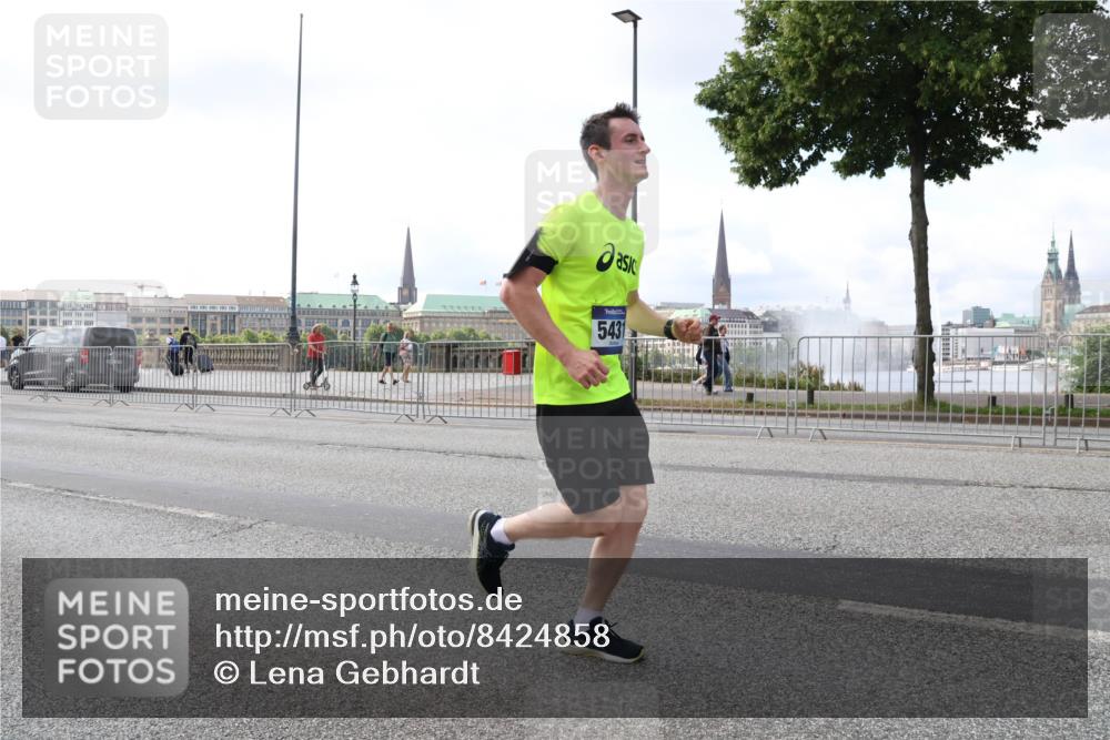29.06.2025 - hella hamburg halbmarathon Lena Gebhardt http://msf.ph/oto/8424858 29.06.2025 10:06:21 Lombardsbrücke 5431, 1245, 1448, 1766, 1830, 1842, 3062, 4169, 4542, 4666, 4868, 5431, 5951, 6014, 6314, 6664, 7138, 7741, 8051, 8316, 9361, 9560, 10214, 10297, 10736, 10781, 10886, 12371, 13042, 13054, 13475, 13481, 13863, 14369, 14607, 14987, 15113, 15145, 15229, 15377, 15462, 15537, 15766, 15772, 15858, 16441, 16687, 17059, 17239, 17746, 17885, 18042, 18575, 18577, 18652, 18768, 18857, 18910, 18913, 18966 meine-sportfotos.de