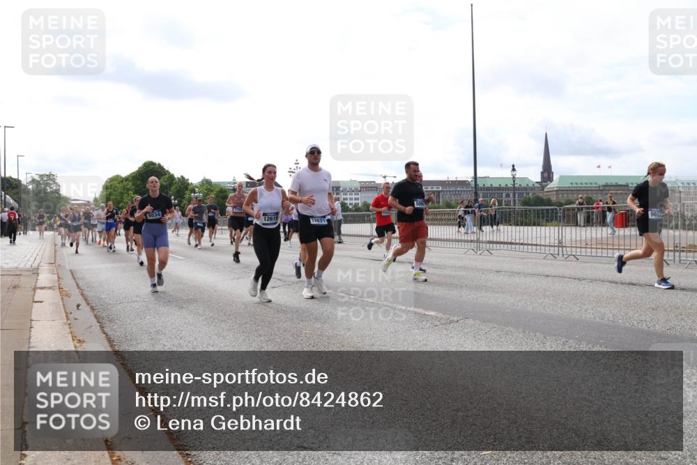 29.06.2025 - hella hamburg halbmarathon Lena Gebhardt http://msf.ph/oto/8424862 29.06.2025 10:19:14 Lombardsbrücke 5034, 1755, 12619, 12621, 9652, 1332, 1349, 1708, 1718, 1755, 2017, 2096, 2311, 2589, 2781, 2795, 2802, 2812, 2895, 2993, 2995, 3026, 3105, 3118, 3631, 4718, 4722, 4845, 5034, 5080, 5098, 5178, 5264, 5266, 5323, 5429, 5449, 5834, 6194, 6249, 6413, 6477, 6482, 6542, 6736, 6939, 7051, 7121, 7143, 7252, 8537, 8575, 8761, 8778, 8780, 9252, 9270, 9272, 9549, 9652, 9756, 9757, 9856, 10037, 10039, 10124, 10129, 10467, 10816 meine-sportfotos.de