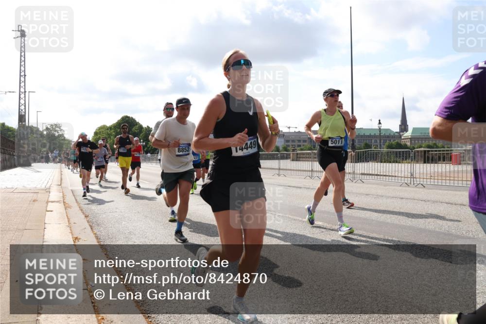 29.06.2025 - hella hamburg halbmarathon Lena Gebhardt http://msf.ph/oto/8424870 29.06.2025 09:52:26 Lombardsbrücke 152, 1169, 8852, 432, 14449, 5011, 1057, 1139, 1169, 1220, 1312, 1353, 1415, 1468, 1512, 1604, 1631, 1763, 2189, 3305, 3618, 3697, 3852, 4565, 4871, 4915, 5007, 5011, 5047, 5231, 5336, 5477, 5690, 5987, 6373, 6550, 6705, 6711, 7067, 7185, 7432, 7451, 7710, 7865, 7961, 8564, 8852, 9348, 9444, 9547, 9659, 10493, 10741, 10796, 10978, 11062, 11495, 11679, 11779, 11821, 12046, 12438, 12772, 13403, 13614, 13728, 14257 meine-sportfotos.de