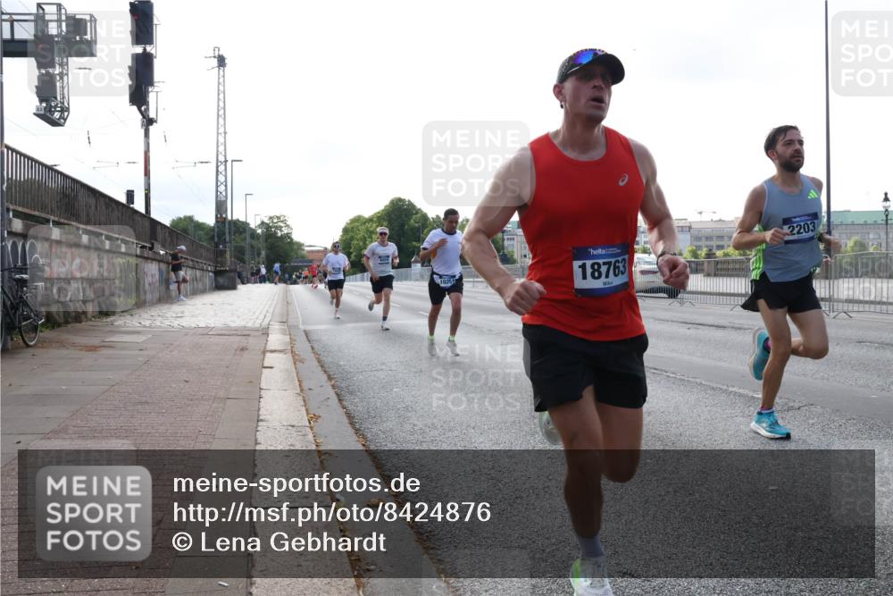 29.06.2025 - hella hamburg halbmarathon Lena Gebhardt http://msf.ph/oto/8424876 29.06.2025 09:43:39 Lombardsbrücke 1035, 18763, 2203, 1271, 2075, 2180, 2203, 3189, 6090, 7380, 8318, 8376, 9565, 9767, 9804, 10351, 10867, 11150, 13374, 13941, 14757, 15023, 15136, 15483, 15671, 17040, 17893, 18328, 18693, 18695, 18763, 18832, 18989 meine-sportfotos.de