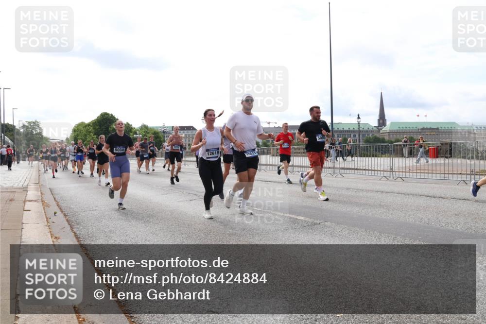 29.06.2025 - hella hamburg halbmarathon Lena Gebhardt http://msf.ph/oto/8424884 29.06.2025 10:19:14 Lombardsbrücke 1755, 5034, 12619, 12621, 13424, 5098, 1332, 1349, 1708, 1718, 1755, 2017, 2096, 2311, 2589, 2781, 2795, 2802, 2812, 2895, 2993, 2995, 3026, 3105, 3118, 3631, 4718, 4722, 4845, 5034, 5080, 5098, 5178, 5264, 5266, 5323, 5429, 5449, 5834, 6194, 6249, 6413, 6477, 6482, 6542, 6736, 6939, 7051, 7121, 7143, 7252, 8537, 8575, 8761, 8778, 8780, 9252, 9270, 9272, 9549, 9652, 9756, 9757, 9856, 10037, 10039, 10124, 10129, 10467, 10816 meine-sportfotos.de
