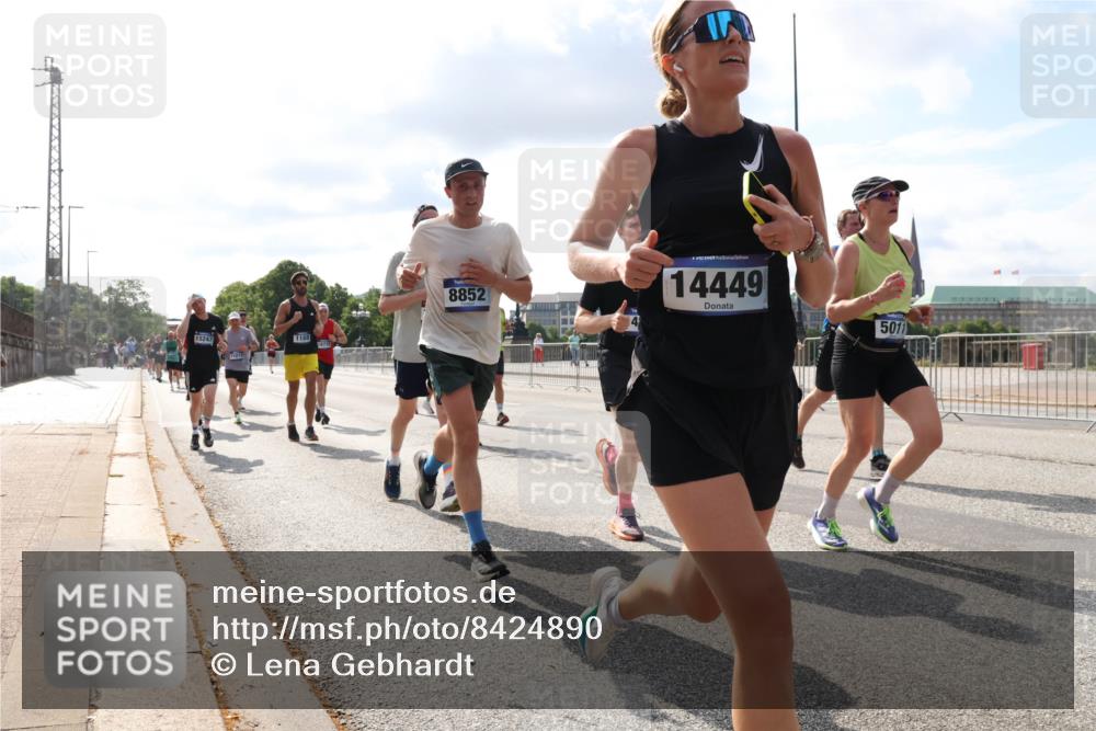 29.06.2025 - hella hamburg halbmarathon Lena Gebhardt http://msf.ph/oto/8424890 29.06.2025 09:52:26 Lombardsbrücke 15247, 15813, 1169, 18775, 8852, 14449, 5011, 1057, 1139, 1169, 1220, 1312, 1353, 1415, 1468, 1512, 1604, 1631, 1763, 2189, 3305, 3618, 3697, 3852, 4565, 4871, 4915, 5007, 5011, 5047, 5231, 5336, 5477, 5690, 5987, 6373, 6550, 6705, 6711, 7067, 7185, 7432, 7451, 7710, 7865, 7961, 8564, 8852, 9348, 9444, 9547, 9659, 10493, 10741, 10796, 10978, 11062, 11495, 11679, 11779, 11821, 12046, 12438, 12772, 13403, 13614, 13728, 14257 meine-sportfotos.de