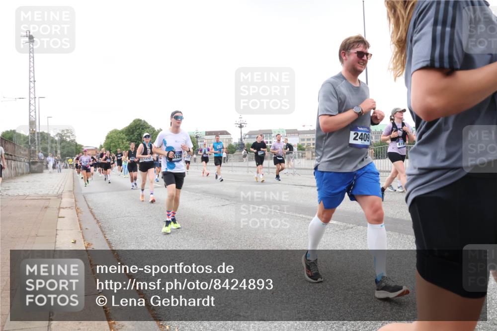 29.06.2025 - hella hamburg halbmarathon Lena Gebhardt http://msf.ph/oto/8424893 29.06.2025 10:53:27 Lombardsbrücke 3326, 014761, 2409, 1340, 1709, 1900, 1906, 1984, 2065, 2291, 2409, 2429, 3226, 4195, 4595, 4626, 5428, 5562, 5815, 5856, 5857, 6041, 6044, 6135, 6306, 6521, 6913, 6996, 7039, 7068, 7483, 7537, 7611, 7681, 7876, 7890, 8189, 8212, 8414, 8515, 8906, 9077, 9456, 9531, 9685, 9764, 9771, 9785, 10043, 10175, 10490, 10661, 11520, 11524, 12193, 12219, 12700, 13489, 13916, 13917, 14038, 14977, 14979, 16137 meine-sportfotos.de