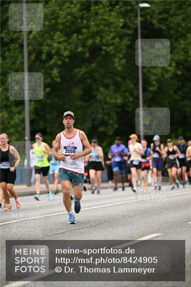 29.06.2025 - hella hamburg halbmarathon Dr. Thomas Lammeyer http://msf.ph/oto/8424905 29.06.2025 10:49:47 Kennedybrücke 1774, 1798, 2550, 2779, 2846, 3570, 3879, 3993, 4275, 4337, 4388, 5099, 5190, 5339, 5949, 6888, 7699, 7859, 7912, 8272, 8594, 8907, 9536, 10562, 10668, 10727 meine-sportfotos.de