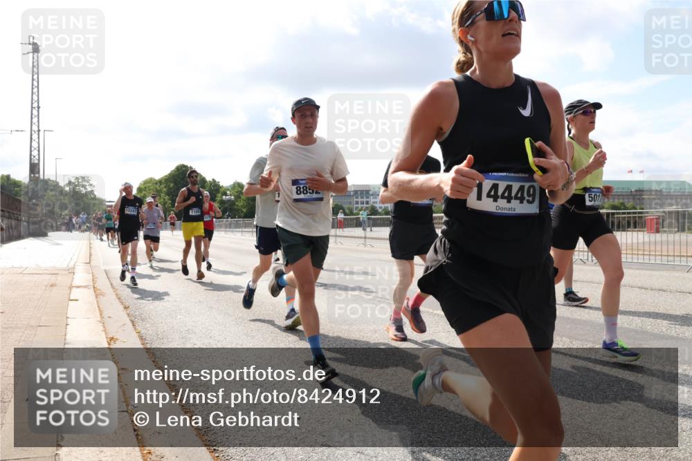 29.06.2025 - hella hamburg halbmarathon Lena Gebhardt http://msf.ph/oto/8424912 29.06.2025 09:52:26 Lombardsbrücke 15247, 1169, 8852, 14449, 501, 1057, 1139, 1169, 1220, 1312, 1353, 1415, 1468, 1512, 1604, 1631, 1763, 2189, 3305, 3618, 3697, 3852, 4565, 4871, 4915, 5007, 5011, 5047, 5231, 5336, 5477, 5690, 5987, 6373, 6550, 6705, 6711, 7067, 7185, 7432, 7451, 7710, 7865, 7961, 8564, 8852, 9348, 9444, 9547, 9659, 10493, 10741, 10796, 10978, 11062, 11495, 11679, 11779, 11821, 12046, 12438, 12772, 13403, 13614, 13728, 14257 meine-sportfotos.de