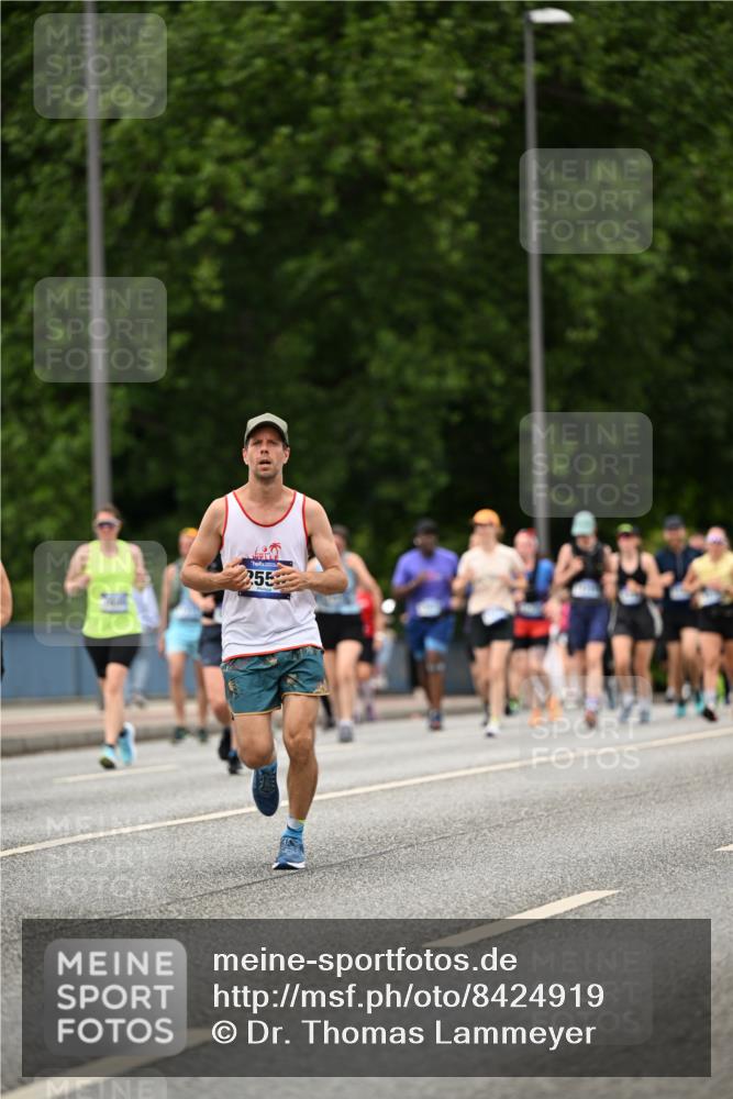 29.06.2025 - hella hamburg halbmarathon Dr. Thomas Lammeyer http://msf.ph/oto/8424919 29.06.2025 10:49:48 Kennedybrücke 1774, 1798, 2550, 2779, 2846, 2954, 3570, 3879, 3993, 4275, 4337, 4388, 5099, 5190, 5339, 5949, 6888, 7699, 7859, 7912, 8272, 8594, 8907, 9536, 10562, 10668, 10727 meine-sportfotos.de