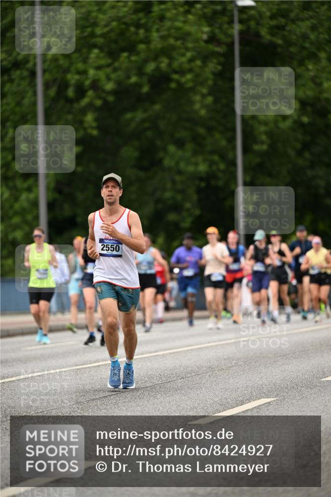 29.06.2025 - hella hamburg halbmarathon Dr. Thomas Lammeyer http://msf.ph/oto/8424927 29.06.2025 10:49:48 Kennedybrücke 1774, 1798, 2550, 2779, 2846, 2954, 3570, 3879, 3993, 4275, 4337, 4388, 5099, 5190, 5339, 5949, 6888, 7699, 7859, 7912, 8272, 8594, 8907, 9536, 10562, 10668, 10727 meine-sportfotos.de