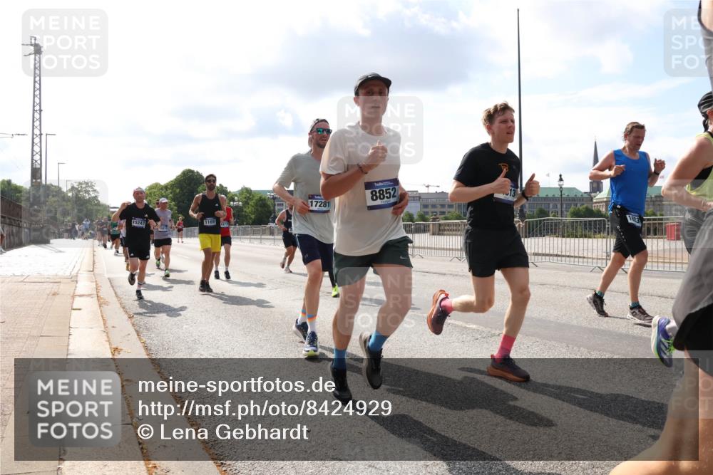 29.06.2025 - hella hamburg halbmarathon Lena Gebhardt http://msf.ph/oto/8424929 29.06.2025 09:52:26 Lombardsbrücke 1169, 15247, 17281, 8852, 1057, 1139, 1169, 1220, 1312, 1353, 1415, 1468, 1512, 1604, 1631, 1763, 2189, 3305, 3618, 3697, 3852, 4565, 4871, 4915, 5007, 5011, 5047, 5231, 5336, 5477, 5690, 5987, 6373, 6550, 6705, 6711, 7067, 7185, 7432, 7451, 7710, 7865, 7961, 8564, 8852, 9348, 9444, 9547, 9659, 10493, 10741, 10796, 10978, 11062, 11495, 11679, 11779, 11821, 12046, 12438, 12772, 13403, 13614, 13728, 14257 meine-sportfotos.de