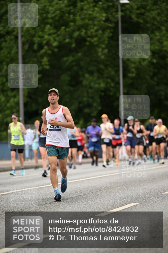 29.06.2025 - hella hamburg halbmarathon Dr. Thomas Lammeyer http://msf.ph/oto/8424932 29.06.2025 10:49:48 Kennedybrücke 1774, 1798, 2550, 2779, 2846, 2954, 3570, 3879, 3993, 4275, 4337, 4388, 5099, 5190, 5339, 5949, 6888, 7699, 7859, 7912, 8272, 8594, 8907, 9536, 10562, 10668, 10727 meine-sportfotos.de