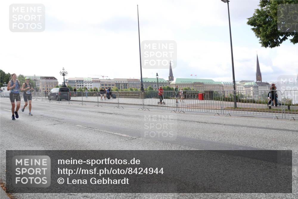 29.06.2025 - hella hamburg halbmarathon Lena Gebhardt http://msf.ph/oto/8424944 29.06.2025 10:06:22 Lombardsbrücke 15537, 1245, 1448, 1766, 1830, 1842, 3062, 4169, 4542, 4666, 4868, 5431, 5807, 5951, 6014, 6314, 6664, 7138, 7741, 8051, 8316, 9361, 9560, 10214, 10297, 10736, 10781, 10886, 12371, 13042, 13054, 13475, 13481, 13863, 14369, 14607, 14987, 15113, 15145, 15229, 15377, 15462, 15537, 15766, 15772, 15858, 16441, 16687, 16933, 17059, 17239, 17746, 18042, 18575, 18577, 18652, 18768, 18857, 18910, 18913, 18966 meine-sportfotos.de