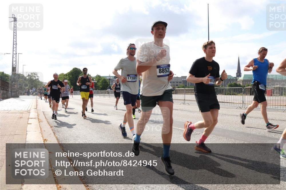 29.06.2025 - hella hamburg halbmarathon Lena Gebhardt http://msf.ph/oto/8424945 29.06.2025 09:52:26 Lombardsbrücke 15247, 15813, 1169, 3852, 17281, 8852, 813, 1633, 1057, 1139, 1169, 1220, 1312, 1353, 1415, 1468, 1512, 1604, 1631, 1763, 2189, 3305, 3618, 3697, 3852, 4565, 4871, 4915, 5007, 5011, 5047, 5231, 5336, 5477, 5690, 5987, 6373, 6550, 6705, 6711, 7067, 7185, 7432, 7451, 7710, 7865, 7961, 8564, 8852, 9348, 9444, 9547, 9659, 10493, 10741, 10796, 10978, 11062, 11495, 11679, 11779, 11821, 12046, 12438, 12772, 13403, 13614, 13728, 14257 meine-sportfotos.de